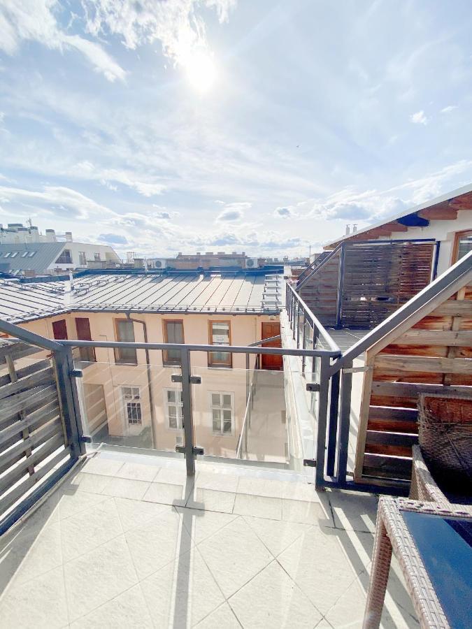 Loft With Rooftop And Free Parking In Garage Budapest Eksteriør bilde